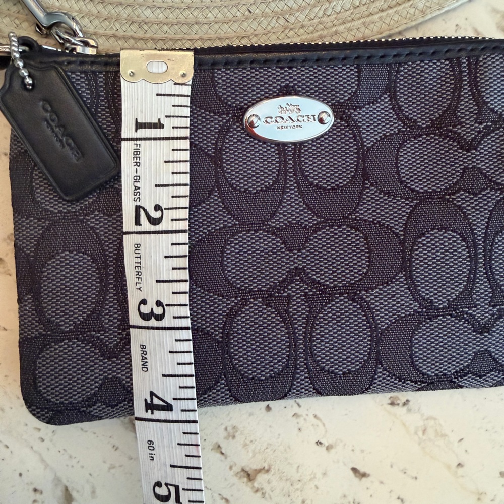 2015 Coach Signature Canvas Corner Zip Wristlet - Black - Picture 9 of 11